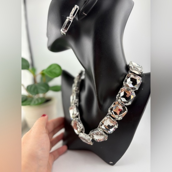 Statement Crystal Necklace & Earrings Set - Picture 3 of 11